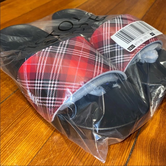 New VS PINK Holiday Red Plaid Slide Large - Picture 3 of 4